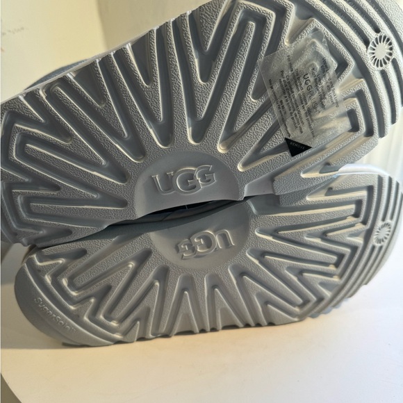 Ugg Kids' Classic Mini Sequin Boot big girl youth size 5 - Picture 7 of 8